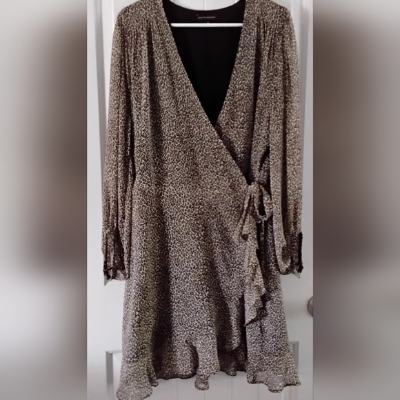 Banana Republic Micro Leopard Wrap Dress in Black and Cream - Picture 4 of 4